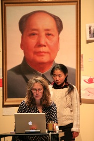 Je pense à Yu, production du Théâtre Artistic Athévains, Paris. Avec Marianne Basler et Yilin Yang. Crédit photo : Jean-Louis Fernandez.